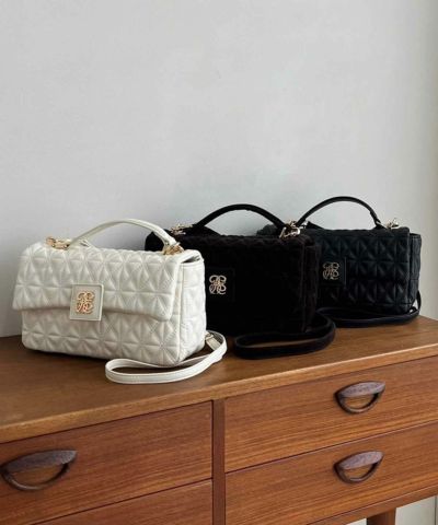 エンブレム付きキルティングショルダーBAG | レディース エンブレム付きキルティングショルダーBAG | レディース