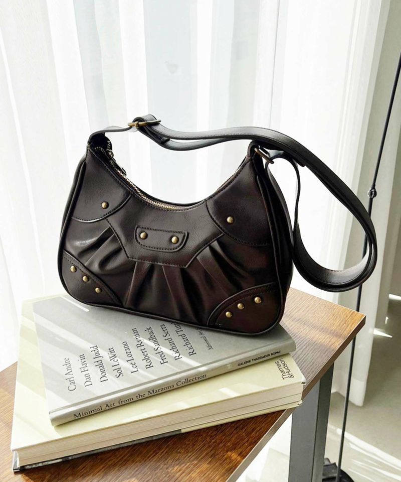 スタッズ付きシャーリングホーボーBAG | レディースファッション