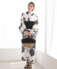 model身長166センチ<br>※実際は白地部分がアイボリーよりの色味になります。