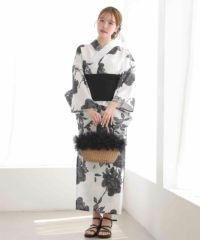 model身長166センチ<br>※実際は白地部分がアイボリーよりの色味になります。