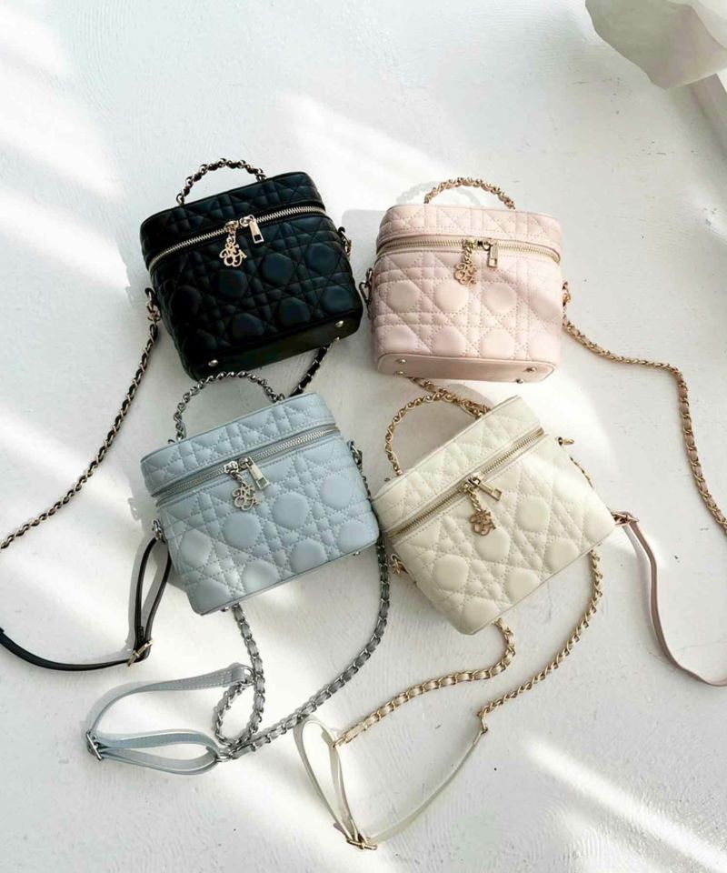 ナイスクラップ チャーム付きキルティングバニティバッグ アイボリー チャーム付きキルティングバニティBAG | レディースファッション